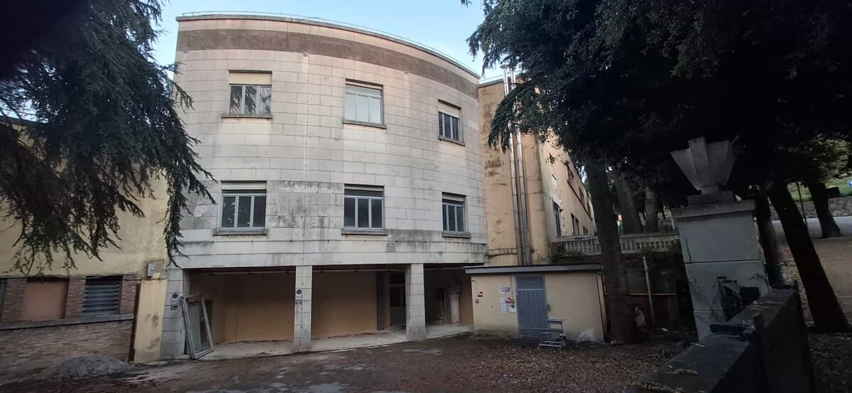 Caso scuola Rossi, il Comune risponde alle critiche: "Nessun ritardo nascosto, il cantiere è complesso"