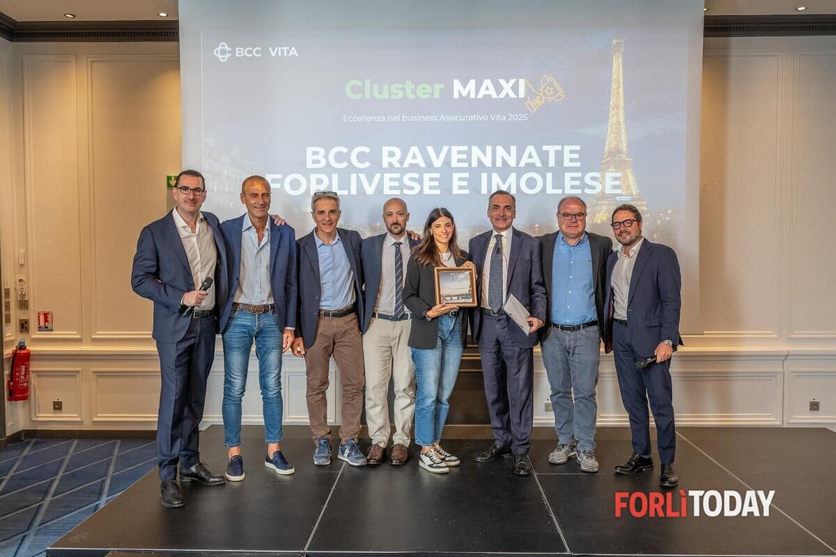 La banca romagnola premiata a Parigi come "Eccellenza" nel business assicurativo