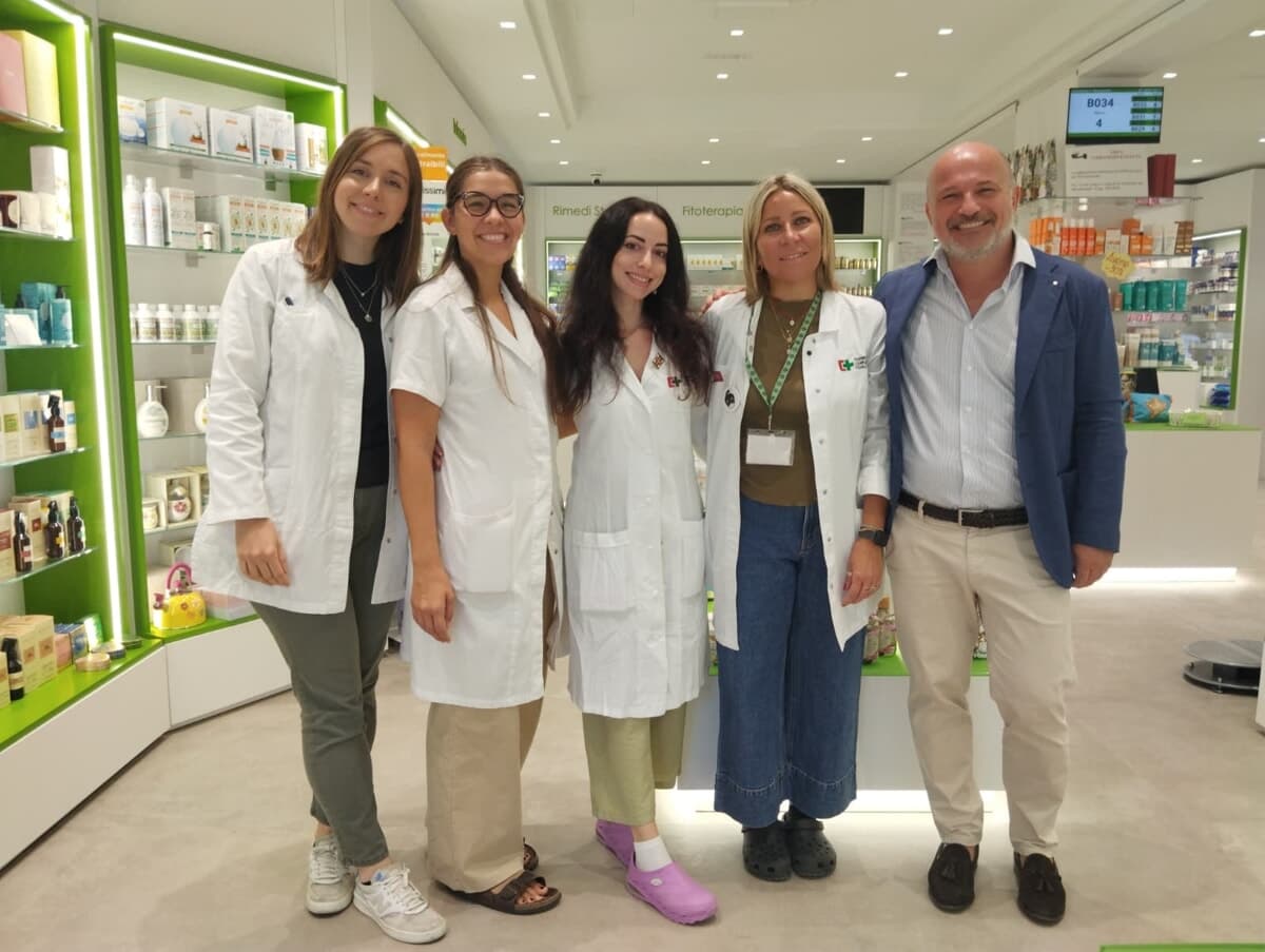 Più spazi, nuova cabina salute ed elimina code: riapre con un nuovo look la farmacia Risorgimento