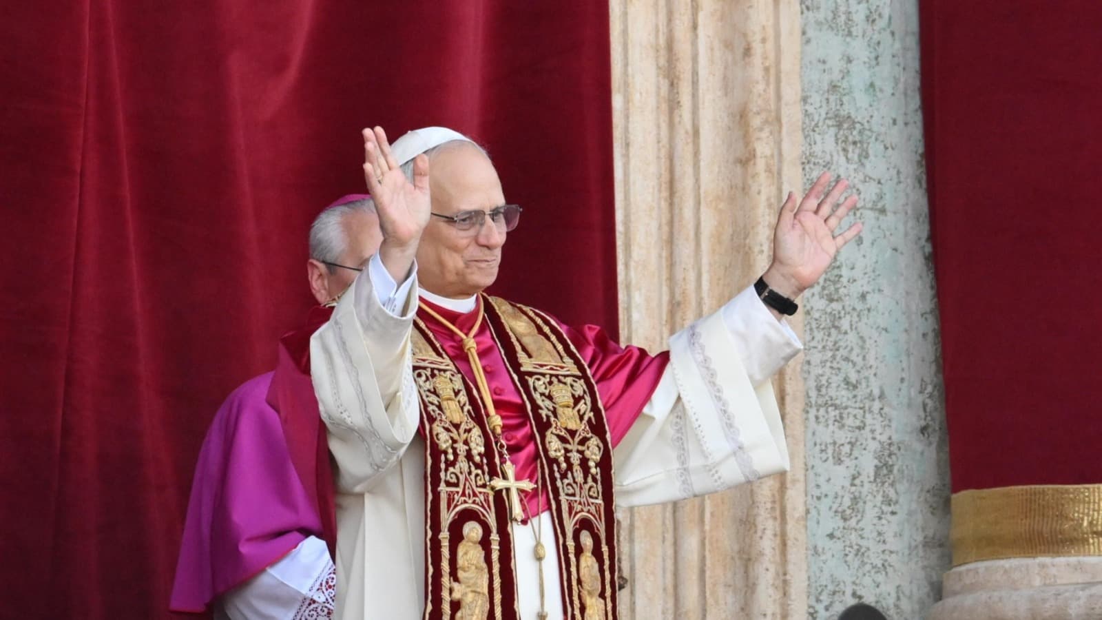 Leone aumenta gli stipendi dei cardinali e annulla le misure di austerità di Francesco