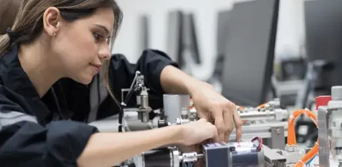 Automazione e robotica, la scuola di specializzazione post-diploma nata in sinergia con le imprese