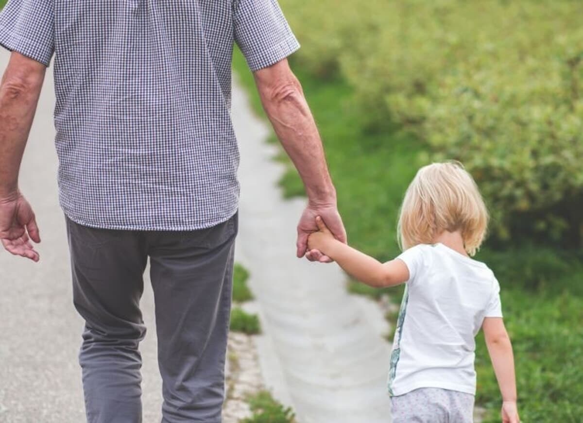 Un ponte tra passato e futuro: una giornata di racconti e musica per celebrare la festa dei nonni