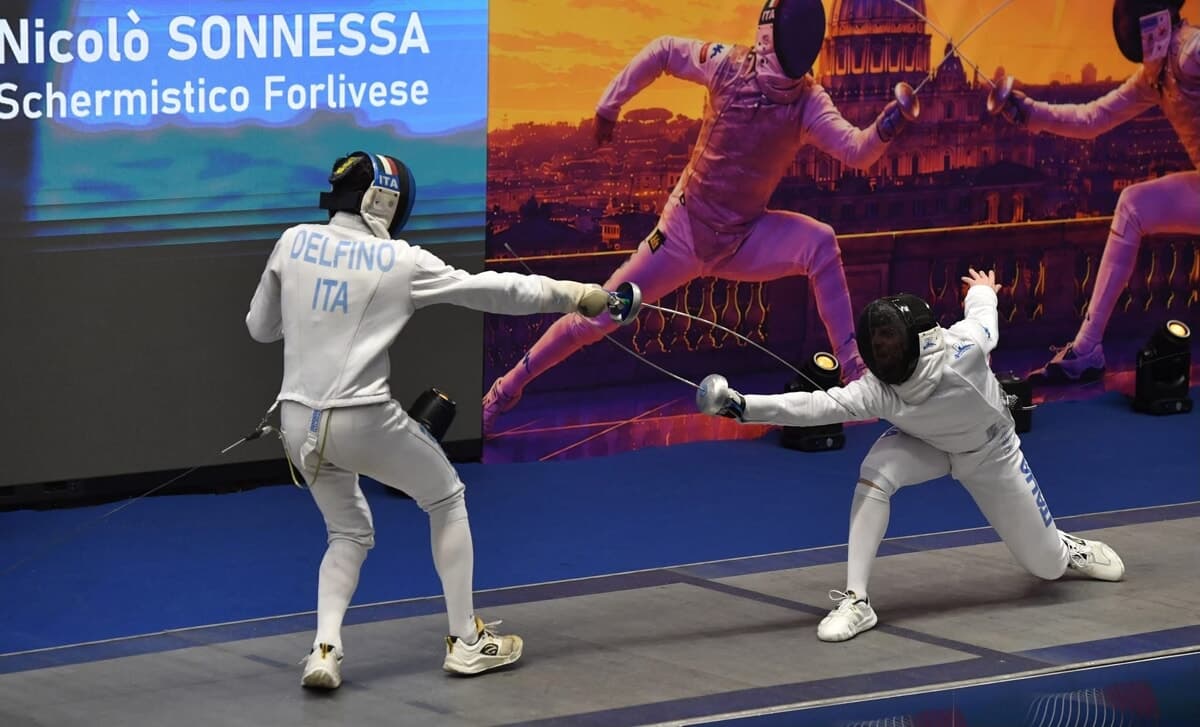 Il Circolo Schermistico Forlivese apre ai corsi per adulti: ai nastri di partenza le lezioni di spada olimpica per debuttanti