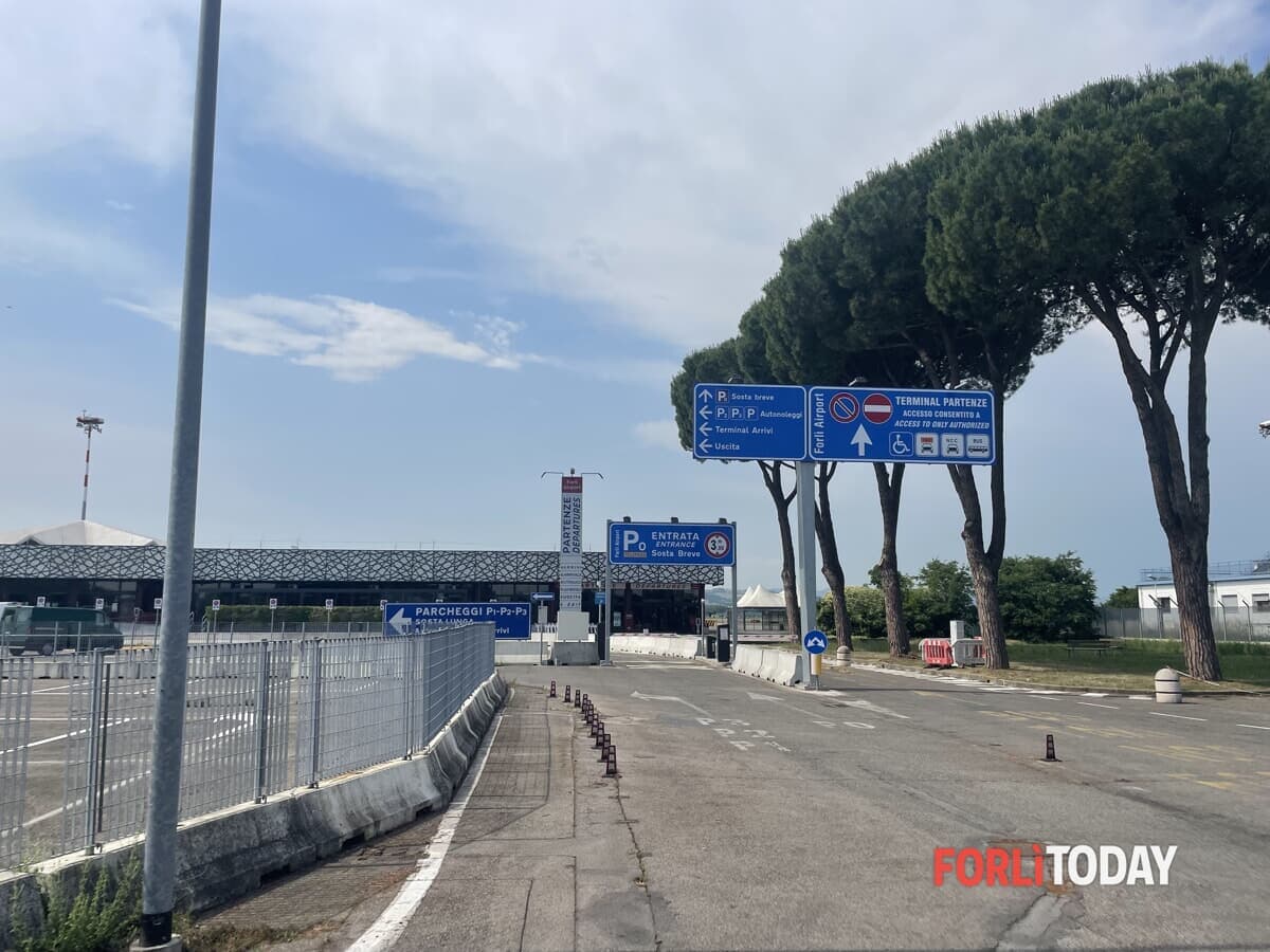 Aeroporto Forlì-Ravenna, il Pd regionale: "Una proposta che guarda allo sviluppo della Romagna"