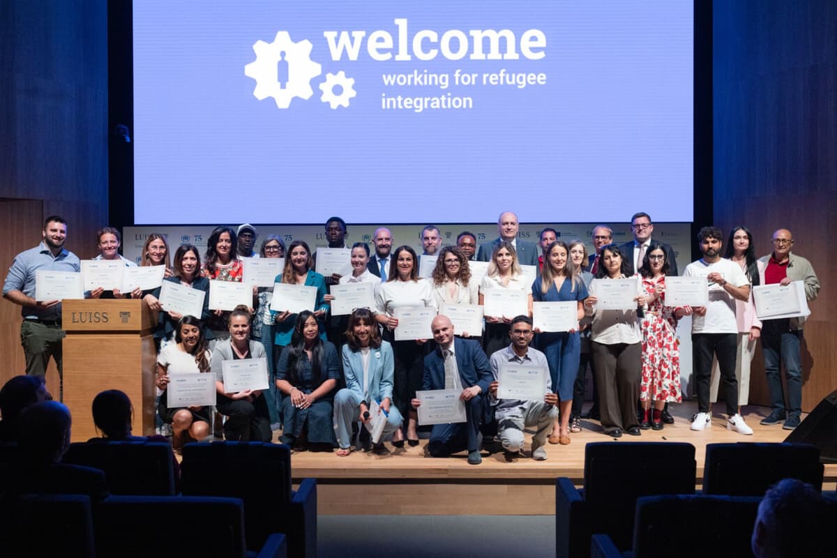Inserimento al lavoro dei rifugiati nei magazzini, la cooperativa riceve il premio Welcome di Unhcr